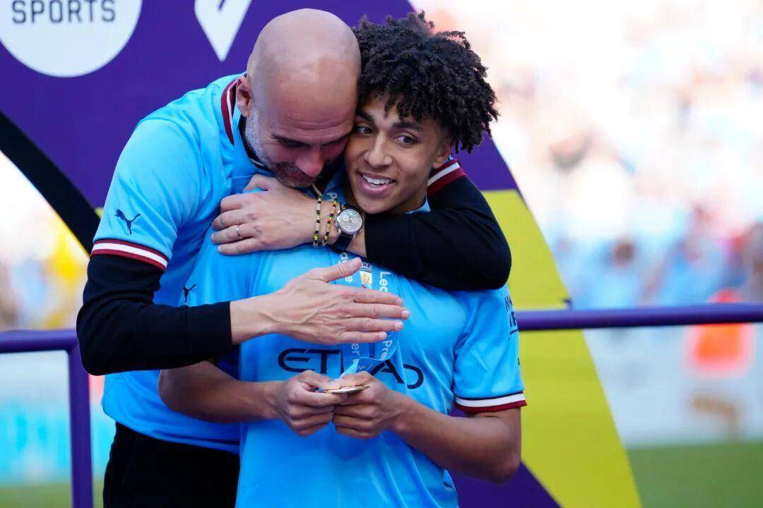 20岁天才惨遭弃用！7场仅踢35分钟，瓜帅新宠引爆曼城队内危机